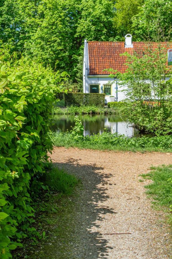 Het Kasteel Van Rhoon Het Koetshuys Bed & Breakfast Exterior photo